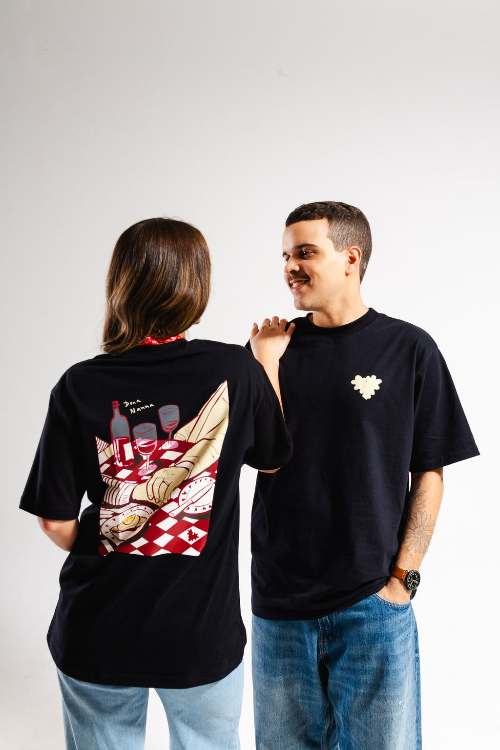 CAMISETA DATE NIGHT PRETA OVERSIZED