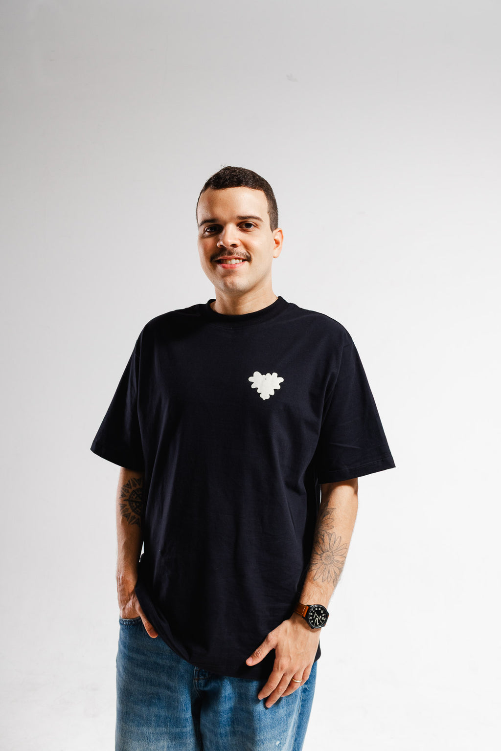 CAMISETA DATE NIGHT PRETA OVERSIZED